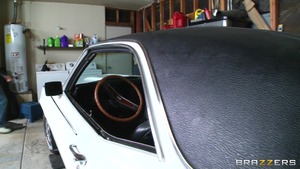 Teens Like It Big: Athletic Holly Michaels wishes sucking dick