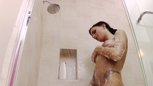 BigButtsLikeItBig.com - Juelz Ventura blowjob for cash